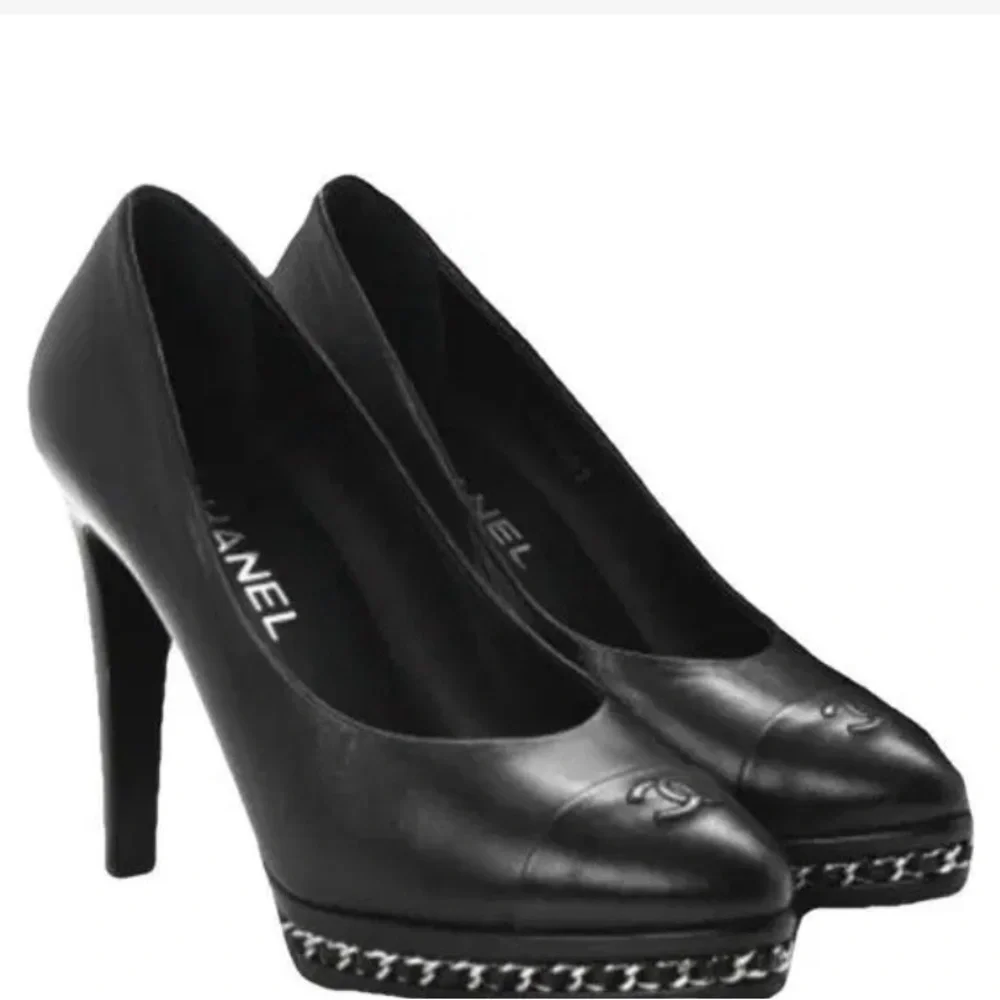 CHANEL Cap Toe Interlocking CC Chain-Trim Platform Pumps - Black Leather size 40